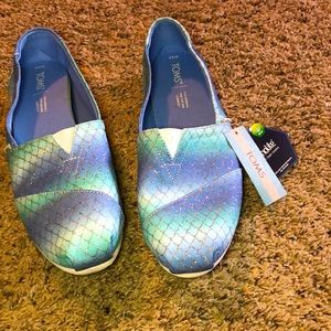 Toms size 9.5 mermaid scale shoes